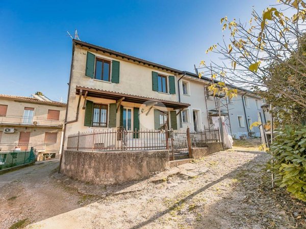 casa indipendente in vendita a Sommacampagna in zona Custoza