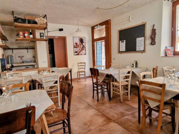 negozio in vendita a Sommacampagna