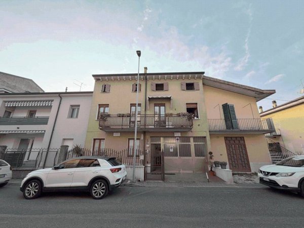 casa indipendente in vendita a Sommacampagna in zona Caselle