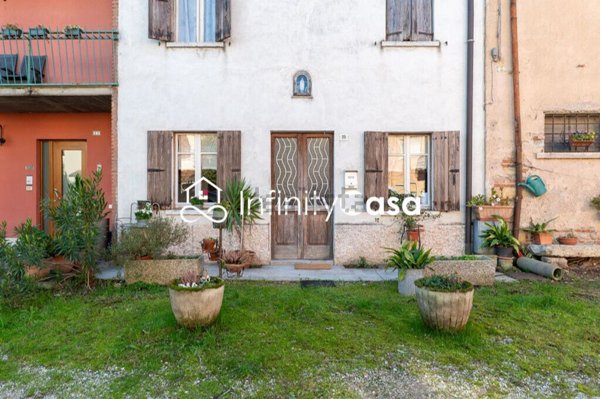 casa indipendente in vendita a Sommacampagna