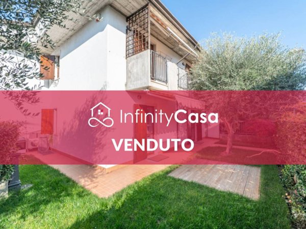 casa indipendente in vendita a Sommacampagna in zona Caselle
