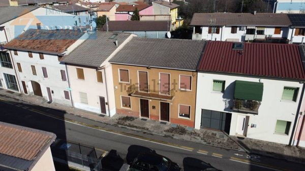 casa indipendente in vendita a Sommacampagna in zona Caselle