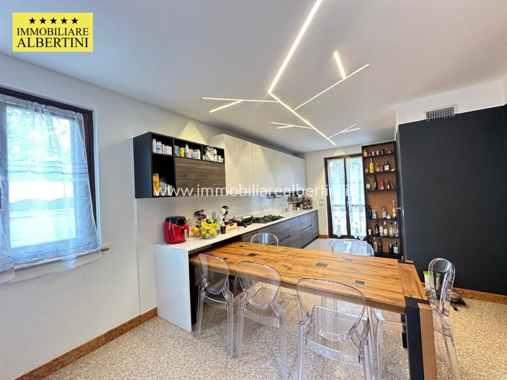 casa indipendente in vendita a Sommacampagna in zona Caselle