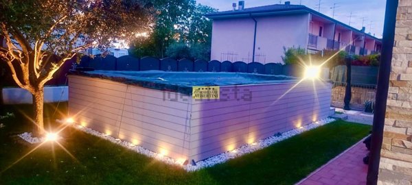 casa indipendente in vendita a Sommacampagna in zona Caselle