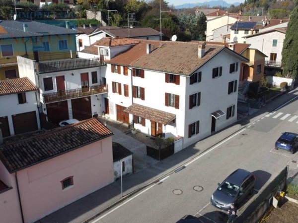 casa indipendente in vendita a Sommacampagna