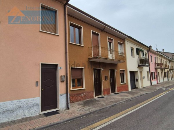 casa indipendente in vendita a Sommacampagna in zona Caselle