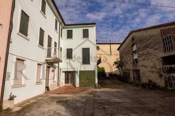 casale in vendita a Sommacampagna