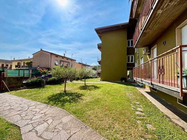 appartamento in vendita a Sommacampagna in zona Caselle