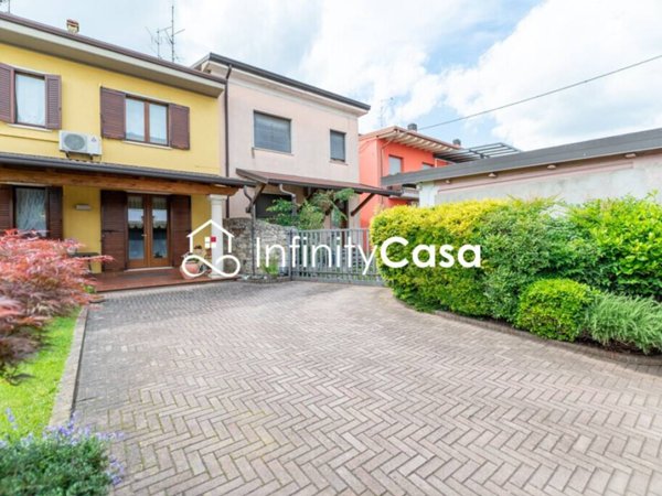 casa indipendente in vendita a Sommacampagna in zona Caselle
