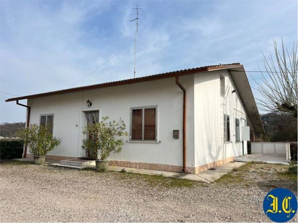 casa indipendente in vendita a Sommacampagna in zona Custoza