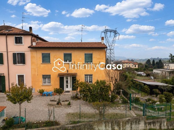 appartamento in vendita a Sommacampagna in zona Custoza