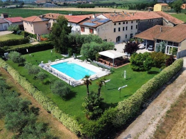 casa indipendente in vendita a Sommacampagna in zona Custoza