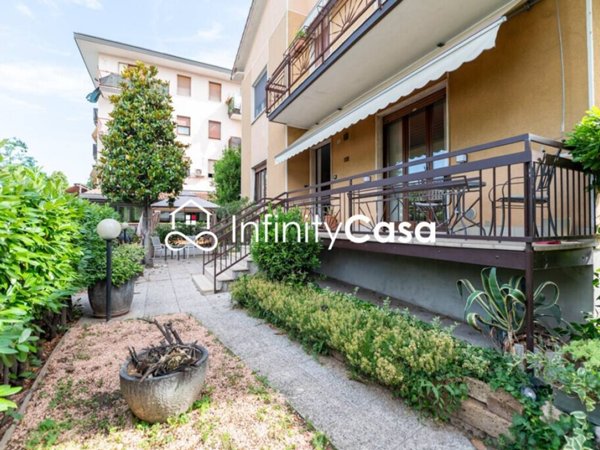 casa indipendente in vendita a Sommacampagna in zona Caselle