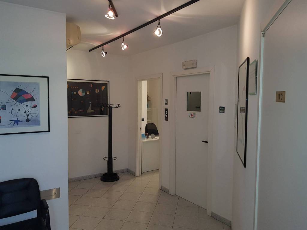 negozio in vendita a Sommacampagna