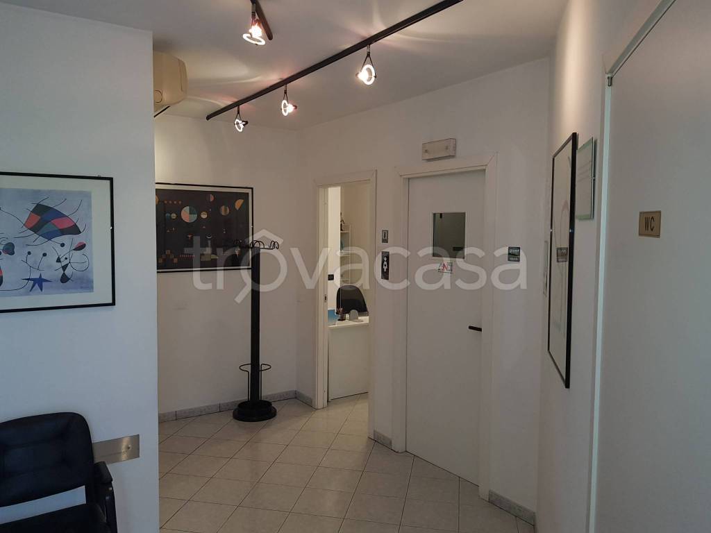negozio in vendita a Sommacampagna