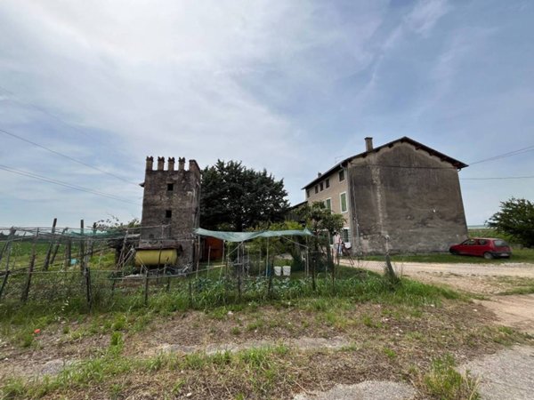casa indipendente in vendita a Sommacampagna in zona Caselle