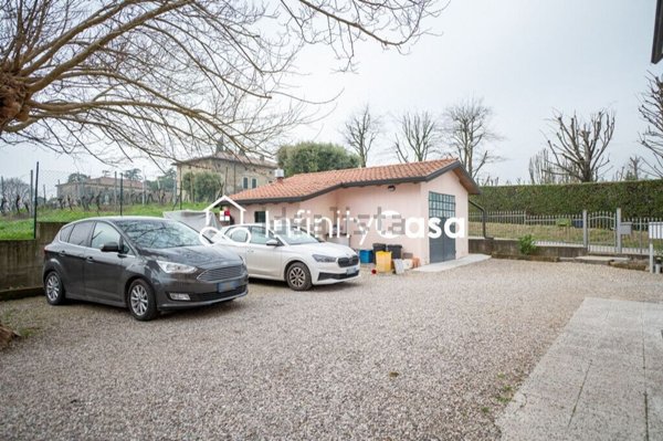 casa indipendente in vendita a Sommacampagna in zona Custoza