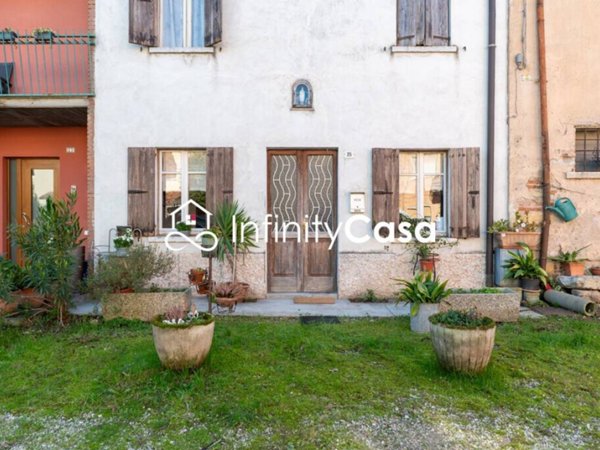 casa indipendente in vendita a Sommacampagna in zona Caselle