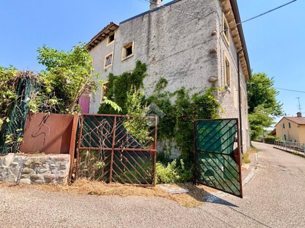 casale in vendita a Sommacampagna in zona Custoza