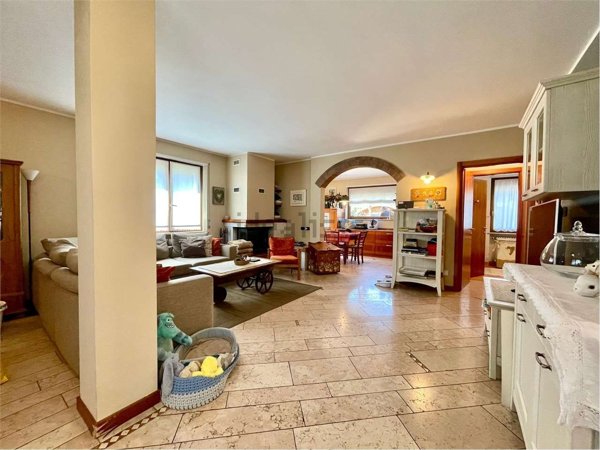 casa indipendente in vendita a Sommacampagna in zona Caselle