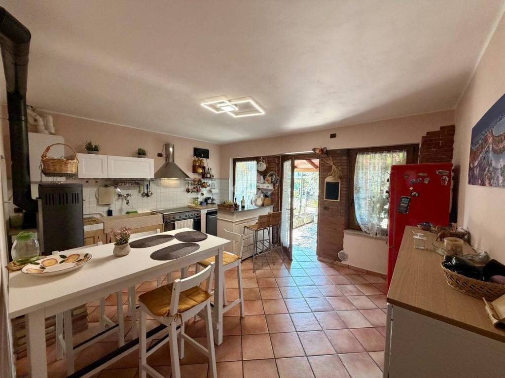casa indipendente in vendita a Sommacampagna in zona Caselle