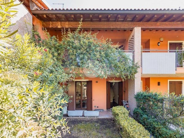 casa indipendente in vendita a Sommacampagna in zona Custoza