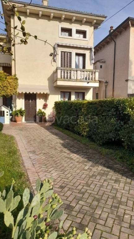 casa indipendente in vendita a Sona in zona Palazzolo