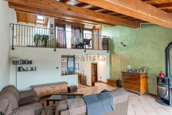 casa semindipendente in vendita a Sona in zona Lugagnano