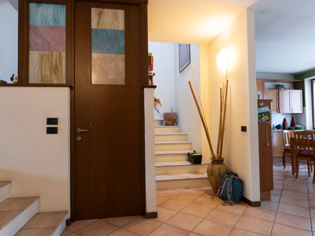 casa indipendente in vendita a Sona in zona Lugagnano