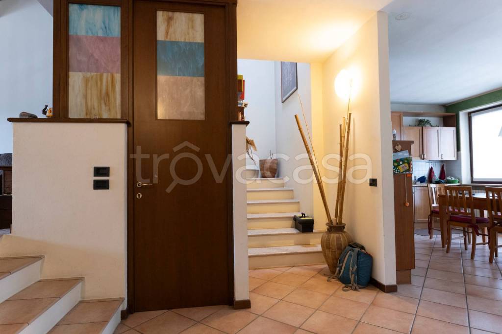 casa indipendente in vendita a Sona in zona Lugagnano