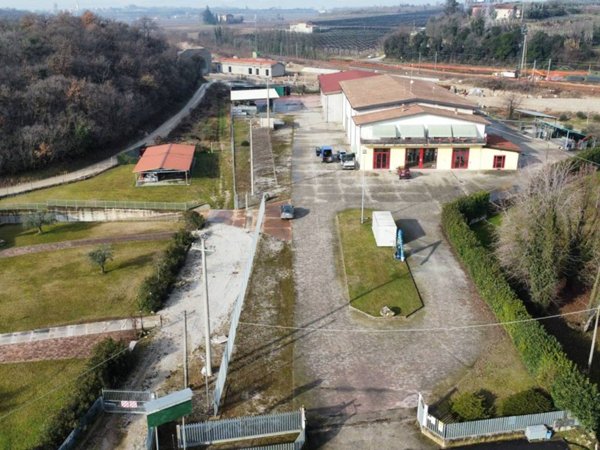 locale commerciale in vendita a Sona