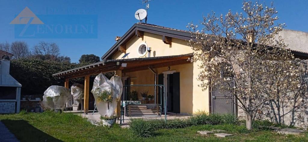 casa indipendente in vendita a Sona