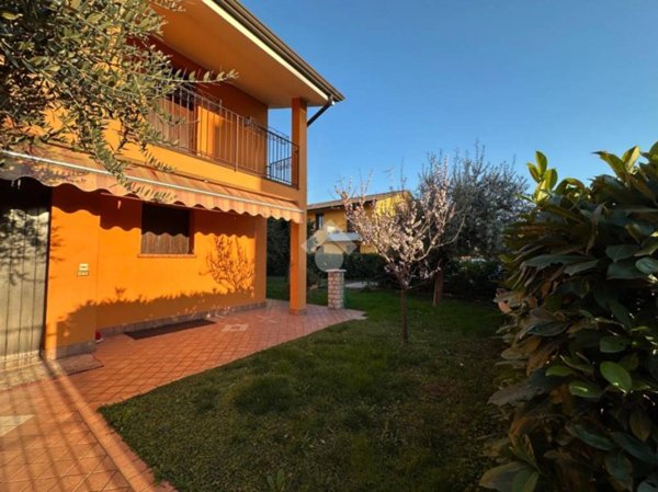 casa indipendente in vendita a Sona in zona Lugagnano
