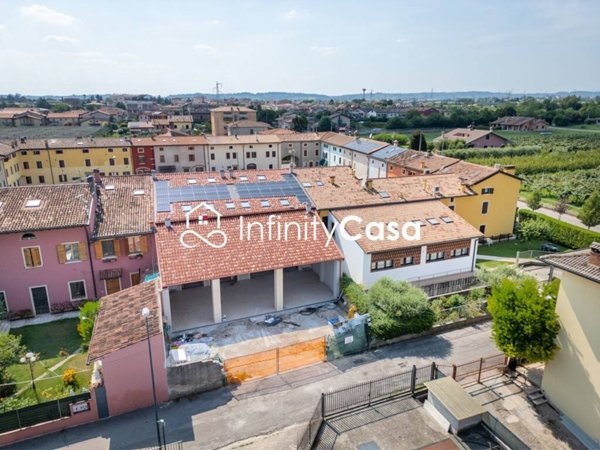 casa indipendente in vendita a Sona