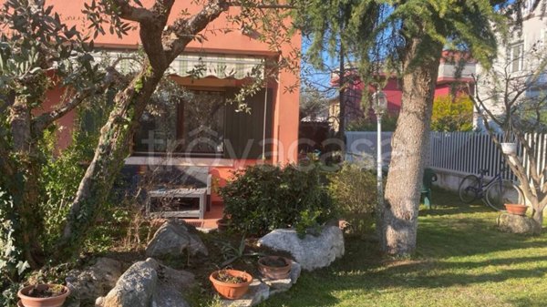 casa indipendente in vendita a Sona in zona Lugagnano