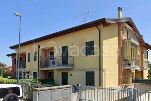 casa indipendente in vendita a Sona in zona Lugagnano
