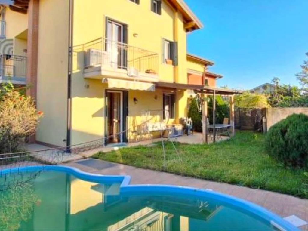 casa indipendente in vendita a Sona in zona Lugagnano