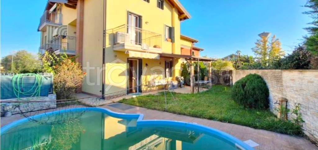 casa indipendente in vendita a Sona in zona Lugagnano