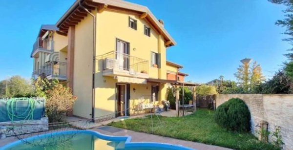 casa indipendente in vendita a Sona in zona Lugagnano