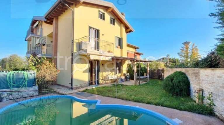 casa indipendente in vendita a Sona in zona Lugagnano