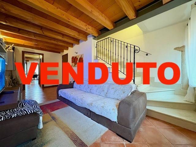 casa indipendente in vendita a Sona in zona Lugagnano