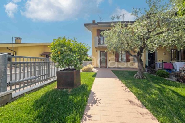 casa indipendente in vendita a Sona in zona Lugagnano