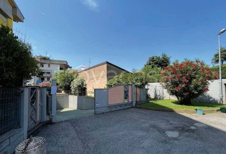 appartamento in vendita a Sona in zona Lugagnano