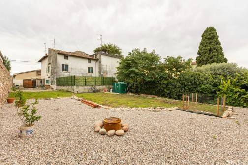 casa indipendente in vendita a Sona in zona Palazzolo