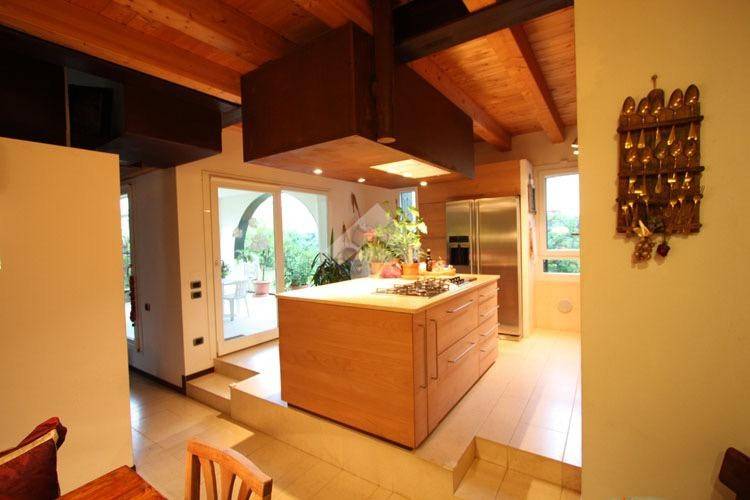 casa indipendente in vendita a Sona in zona Lugagnano