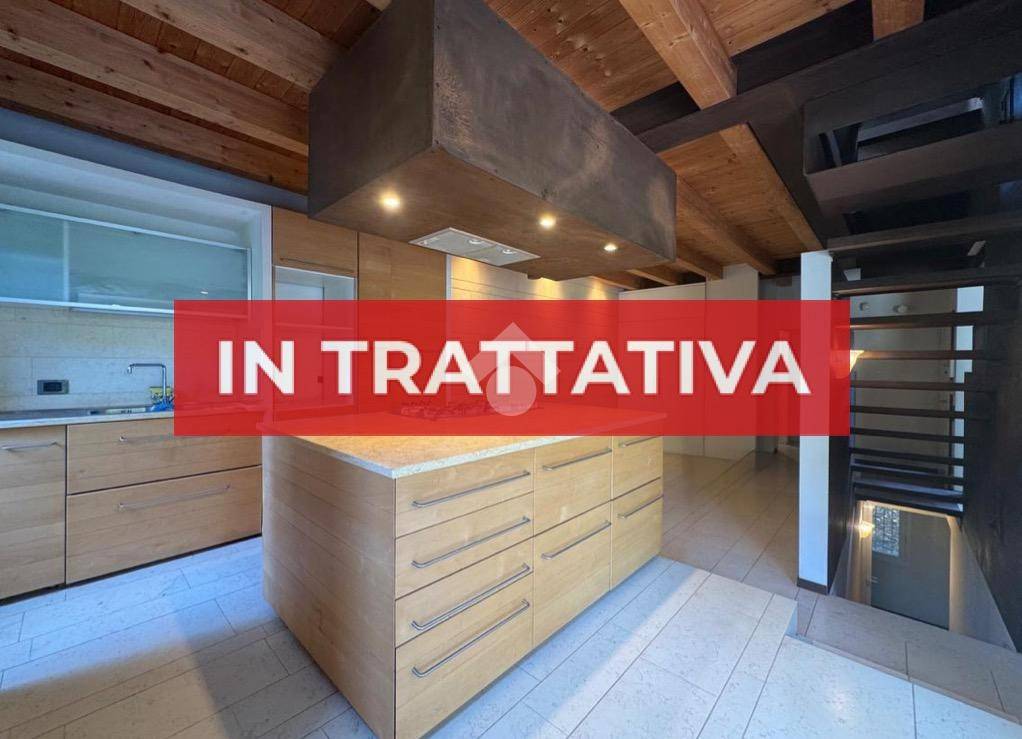 casa indipendente in vendita a Sona in zona Lugagnano