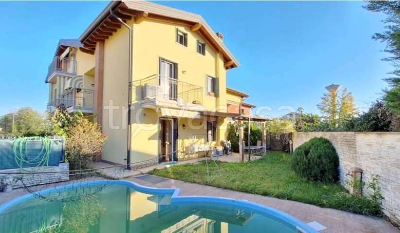 casa indipendente in vendita a Sona in zona Lugagnano