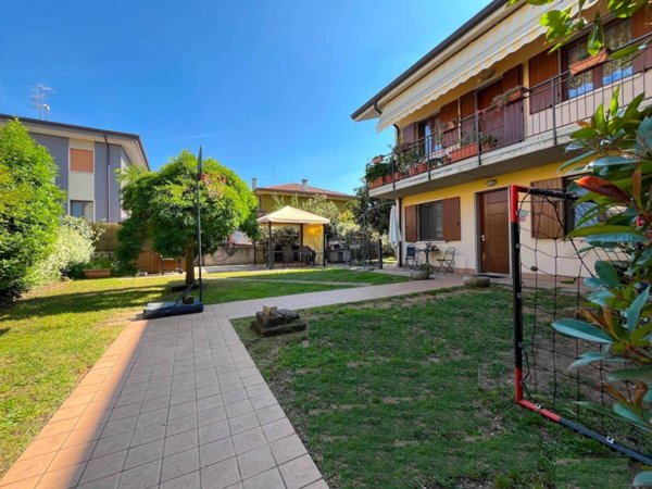 casa indipendente in vendita a Sona in zona Lugagnano