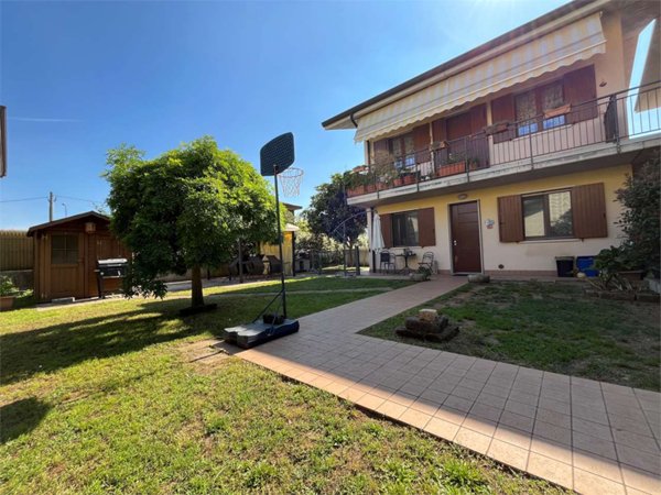 casa indipendente in vendita a Sona in zona Lugagnano