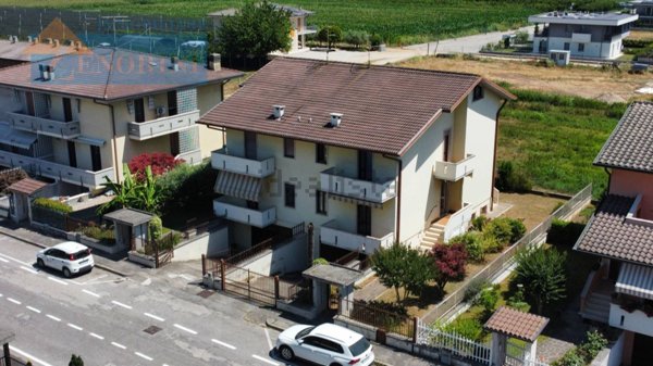 casa indipendente in vendita a Sona in zona Lugagnano